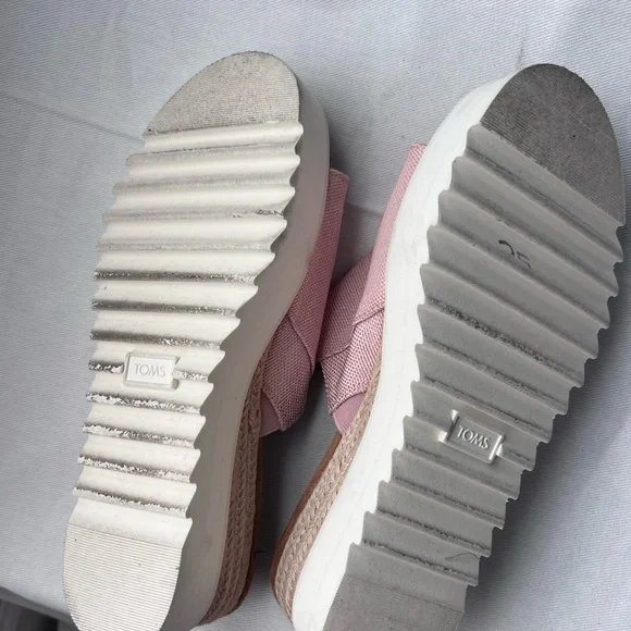 TOMS Women's Mauve Canvas Mules size 9 like new - Picture 4 of 5